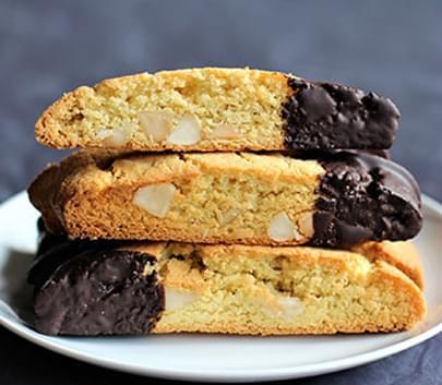 Macadamia Biscotti